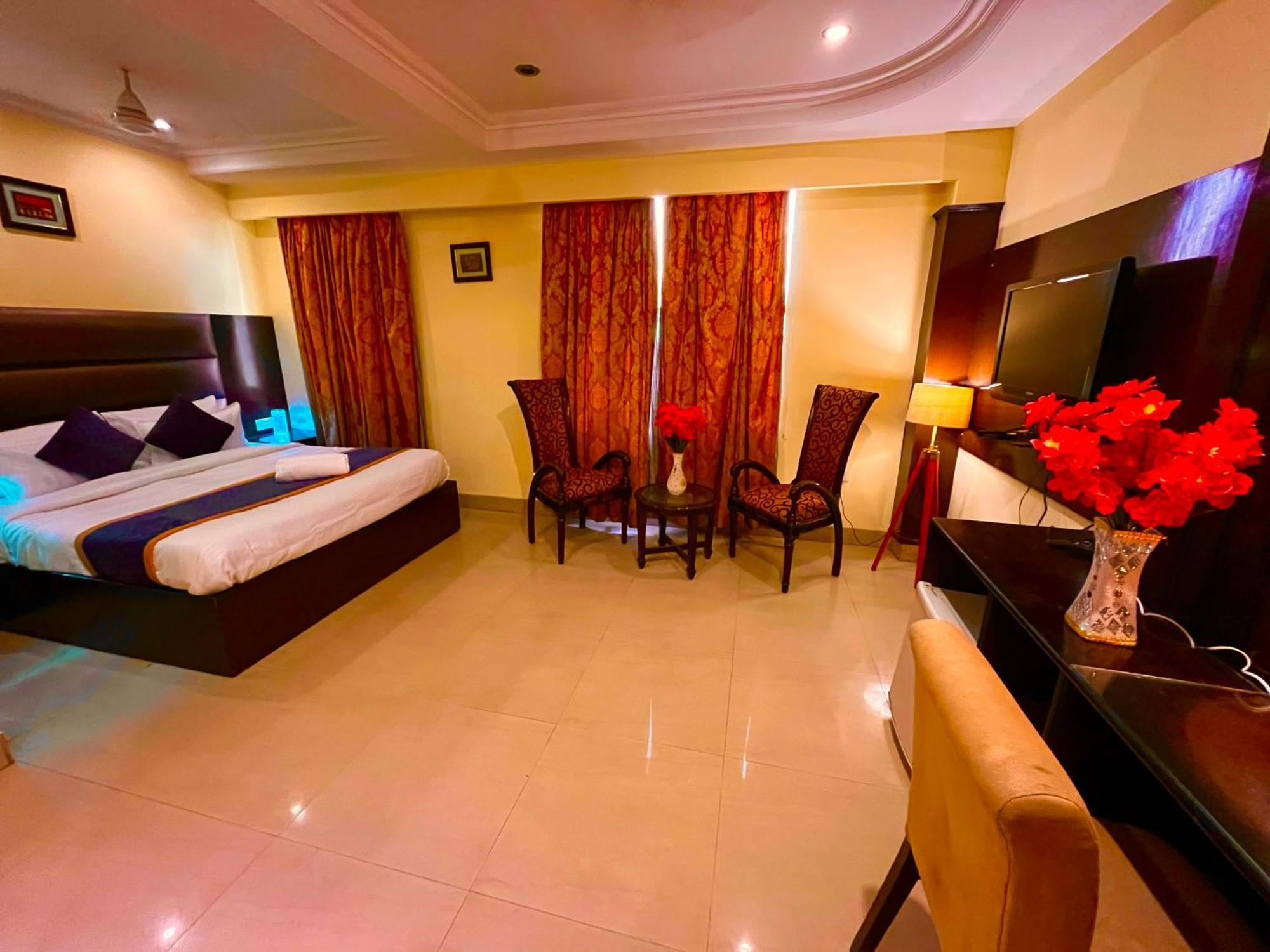 Palki Cafe & Stay Ludhiana Exterior foto