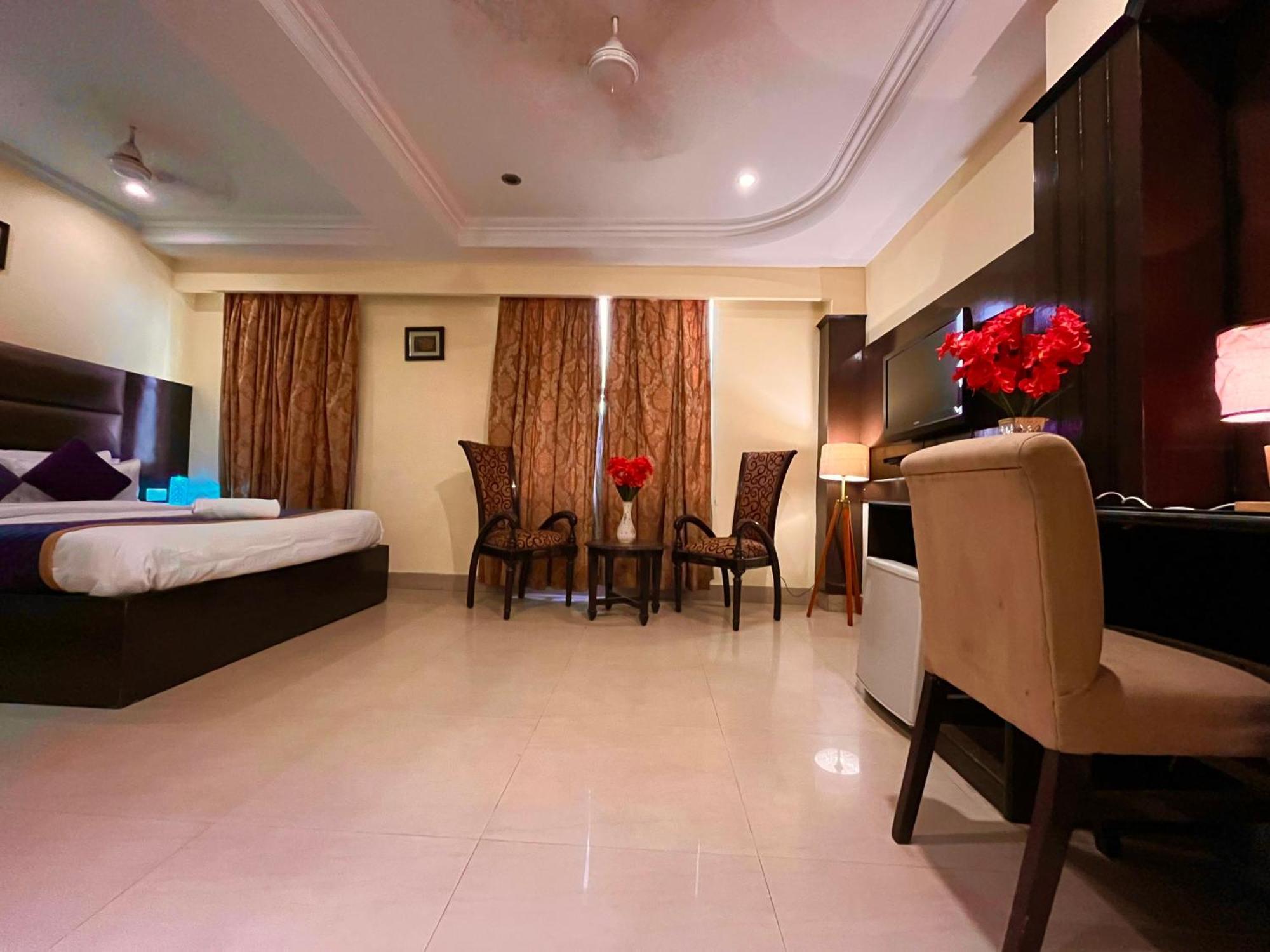 Palki Cafe & Stay Ludhiana Exterior foto